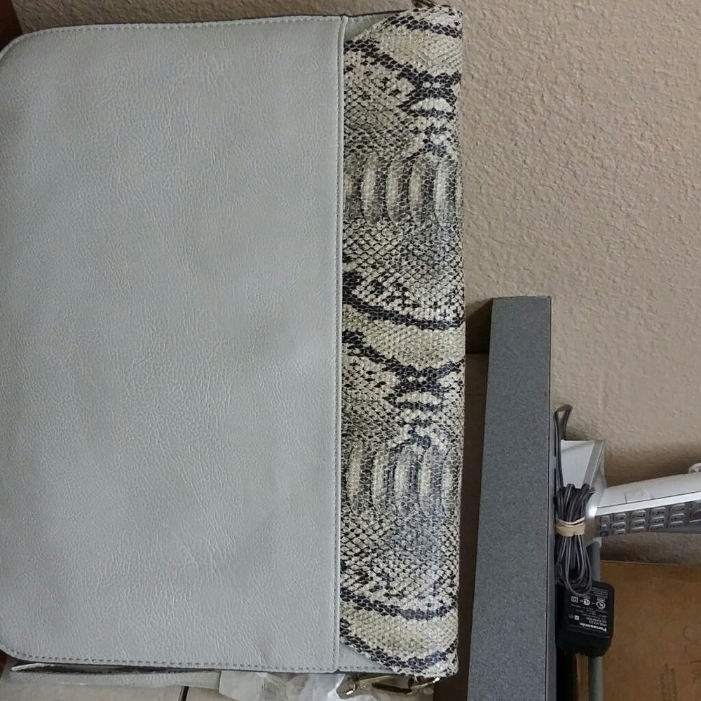 Queen Collection Purse - Picture 2 of 3